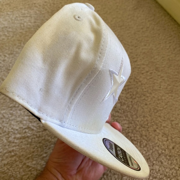Carbon Elements White Star Adjustable SnapBack Hat. - Picture 4 of 7